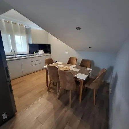 Xhovi 2 Apartamento Ishull-Lezhe