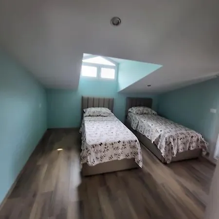 Xhovi 2 * Ishull-Lezhe