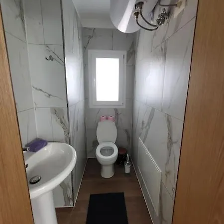 Apartamento Xhovi 2 *