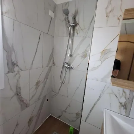 Xhovi 2 Ishull-Lezhë