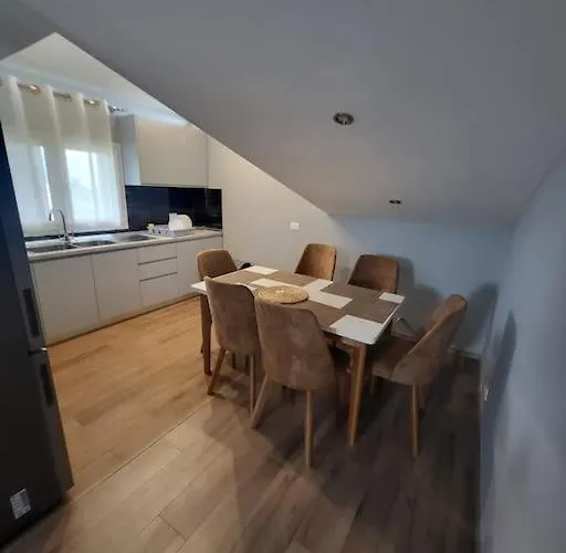 Xhovi 2 Apartament Ishull-Lezhe