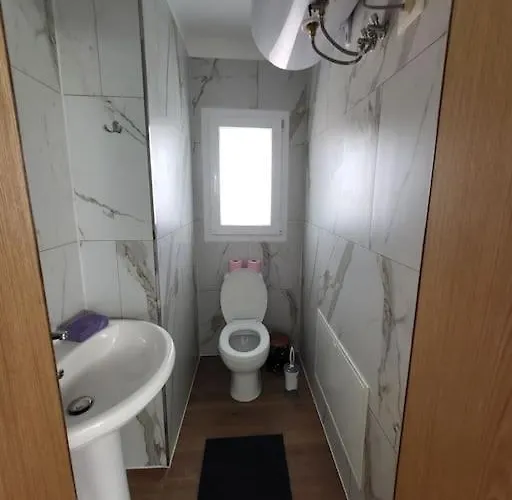 Apartament Xhovi 2 *