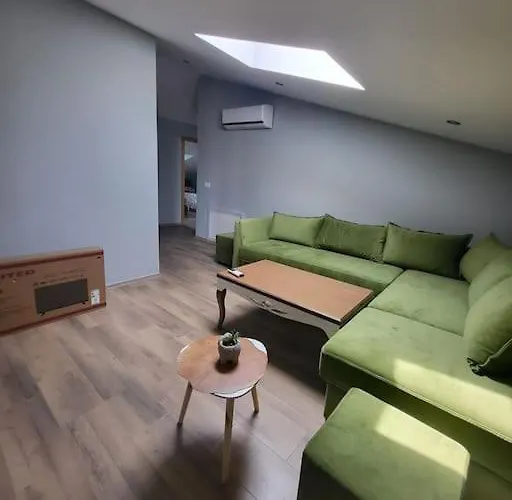 Xhovi 2 Ishull-Lezhe